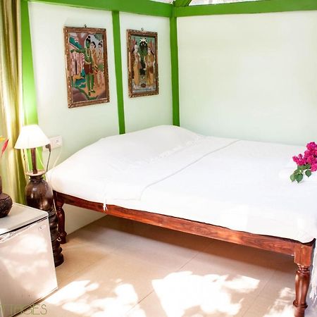 Leela Cottages Morjim Kültér fotó