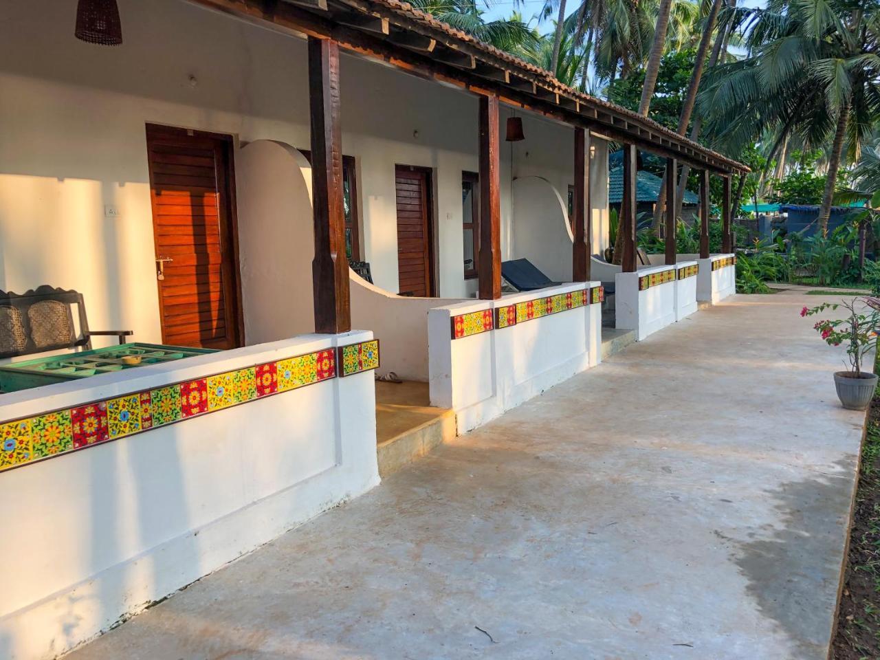 Leela Cottages Morjim Kültér fotó